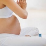 ¿Estás embarazada?: Practica yoga con tu pareja y conoce los beneficios