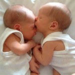 En embarazos múltiples las niñas llegan a término con menos complicaciones