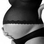 El embarazo puede traer muchos estragos en el cuerpo de la mujer, uno de ellos: las estrias