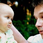 Factores sociales, laborales o biológicos influyen para ser padre a los 40