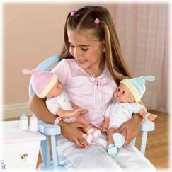 Obséquiale a tu niña unos bebes gemelos para que aprenda a amar a sus hermanitos