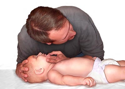 Observa si existen secreciones que obstruyen su respiración de tu bebé
