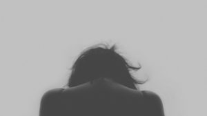 Cambios hormonales influyen en depresión posparto