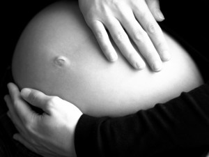 ¿La embarazada puede contagiar la toxoplasmosis al futuro bebé?