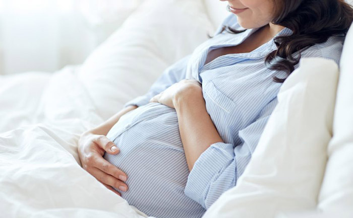 ¿Por qué se produce el embarazo postérmino?