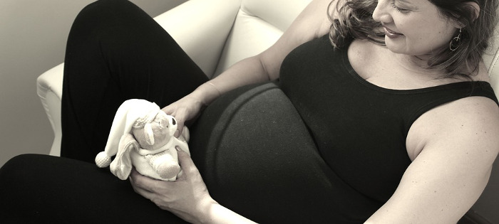 ¿Es necesario guardar reposo después de la amniocentesis?