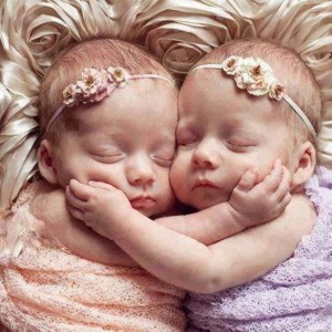 10 nombres para gemelas que son tendencia