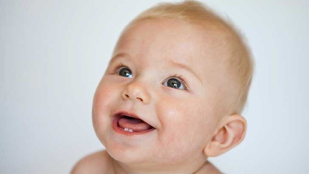 ¿A los cuántos meses le salen los dientes a los bebés?