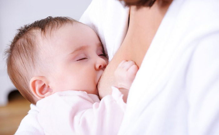 La lactancia y los gases en recién nacidos