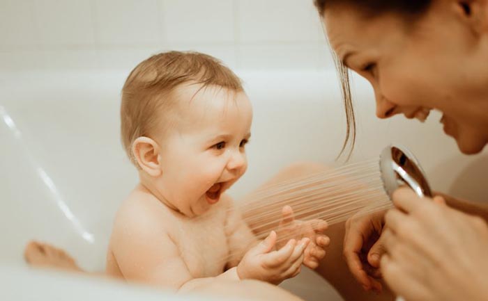Elegante esencia emprender Mi bebé llora en el baño | El Embarazo