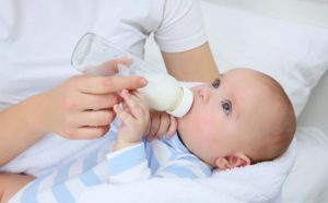 Consejos para aliviar el reflujo de los bebés