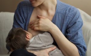 Consejos para cuidar el pecho antes y después del parto