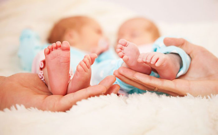 Cómo solicitar la baja de maternidad de gemelos
