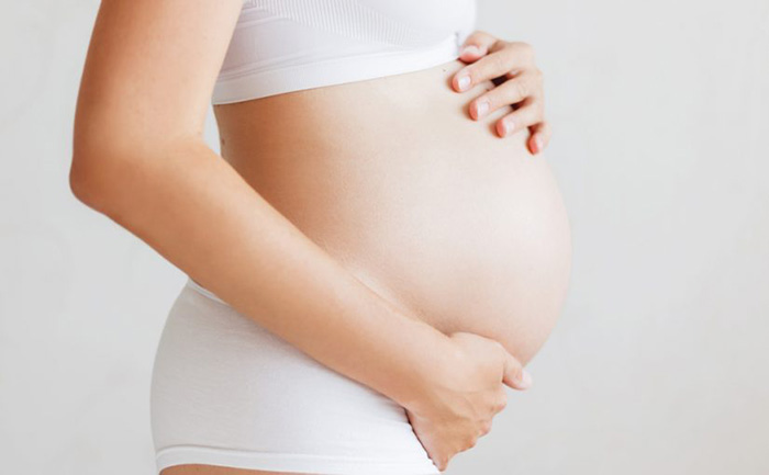 ¿Qué opina la OMS sobre el embarazo juvenil?