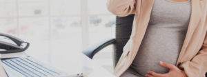 ¿Cuáles son los riesgos de trabajar durante el embarazo?