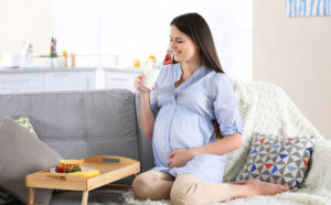 6 Beneficios de la leche de almendras en el embarazo