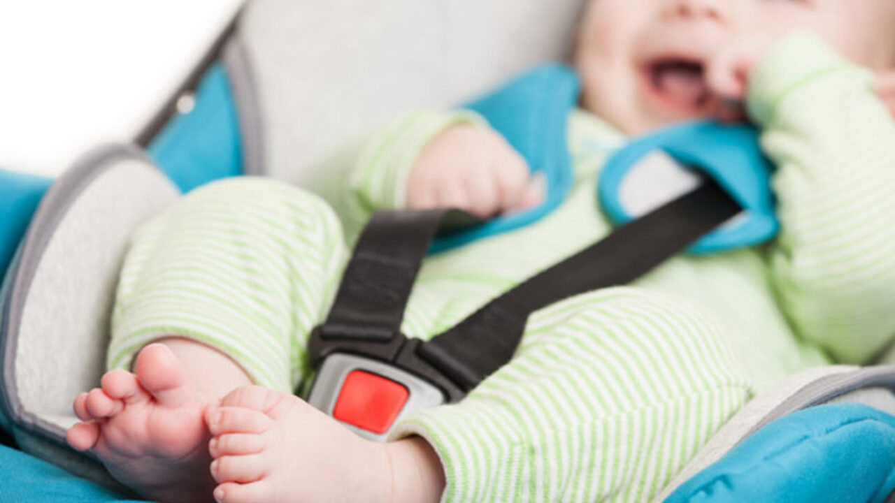 Cómo debe ir un bebé en el coche -canalMOTOR