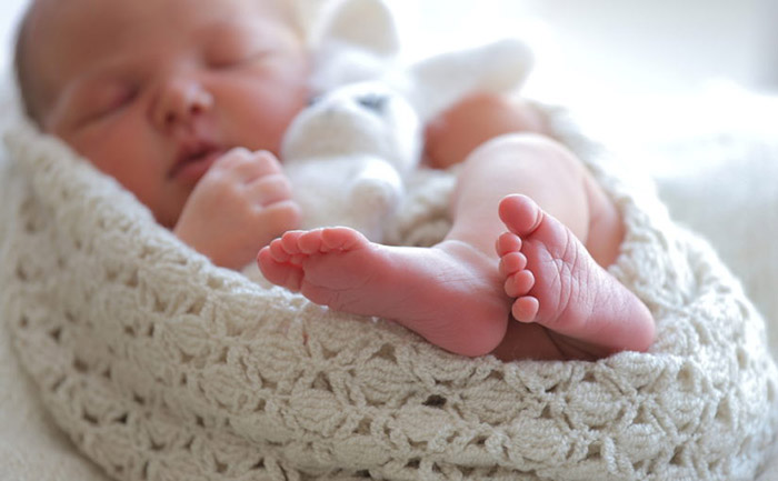 ¡Cómo limpiar al bebé recién nacido tras el parto?