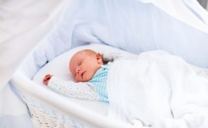 Tips para acostar al bebé en la cuna sin que se despierte