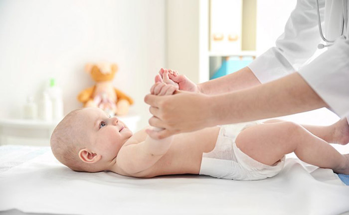 ¿Cómo cambiar el pañal del bebé y mantenerlo calmado?