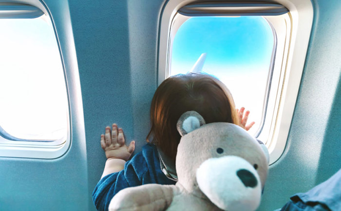 Cómo prepararse para subir a un avión con un bebé