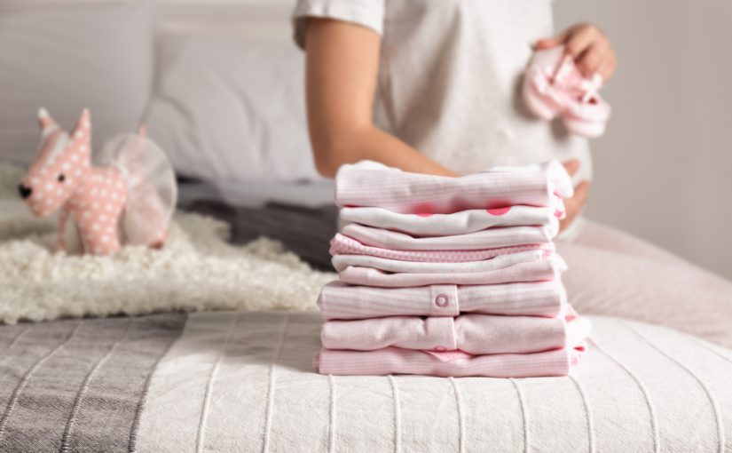 Consejos para ahorrar en la compra de ropa de bebé