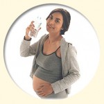 El agua ayuda a eliminar algunas molestias del embarazo